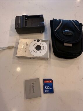 Canon PowerShot SD100 Digital Camera with Accessories